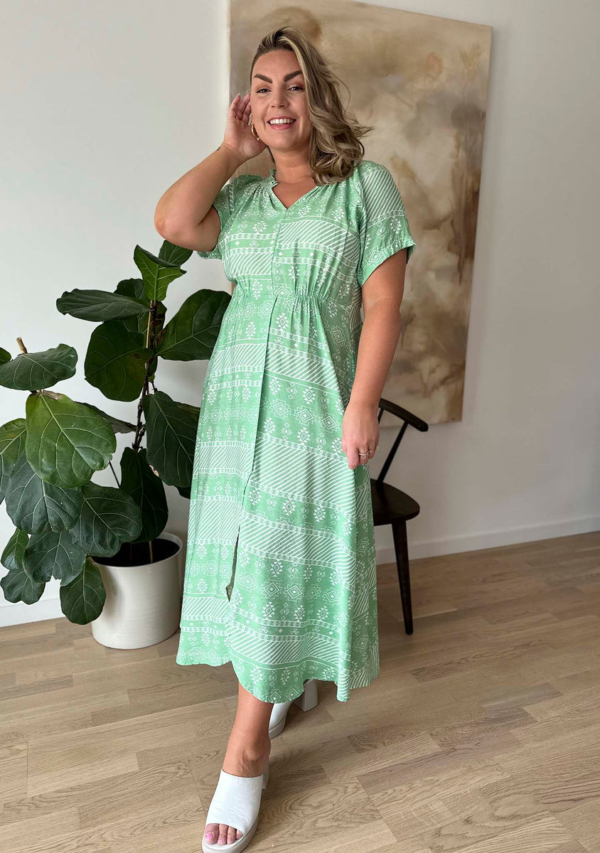 Gyta New Dress - Green Geo Isayshop.eu Gyta New Dress - Green Geo Isayshop.eu