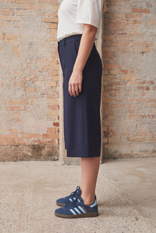 I SAY Felicia Long Shorts Shorts N39 Navy Pinstripe